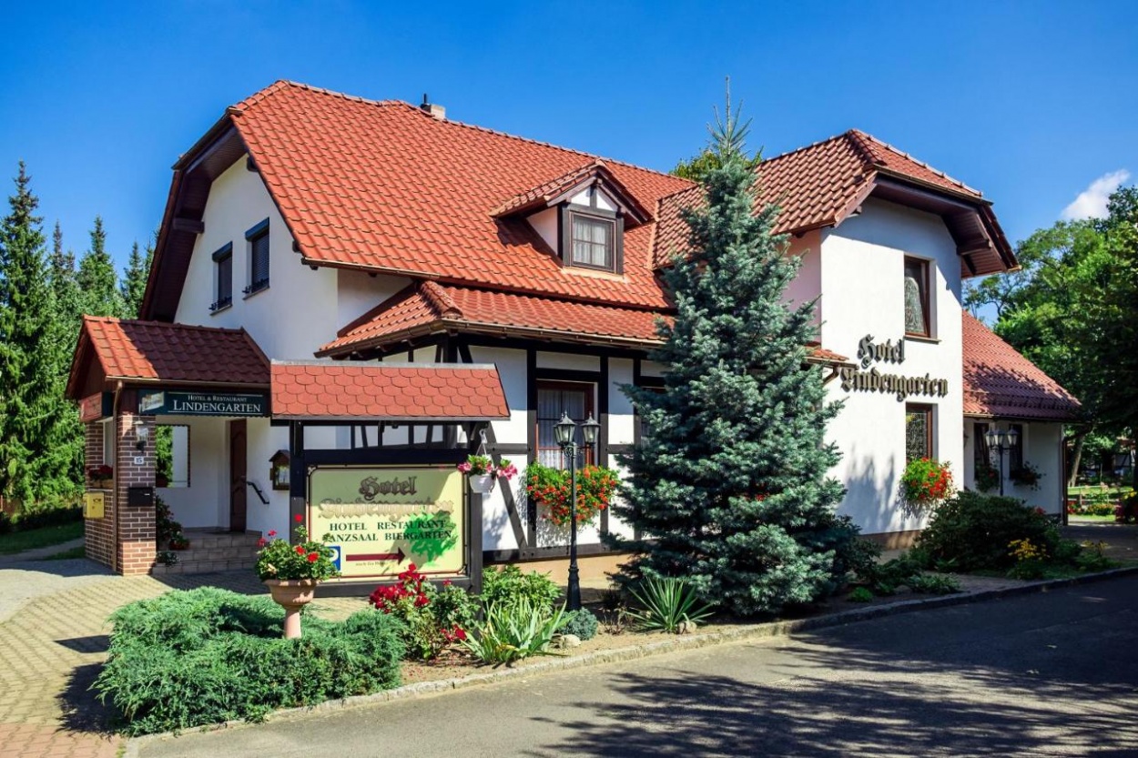 Motorradhotel Hotel & Restaurant Lindengarten in Lübben